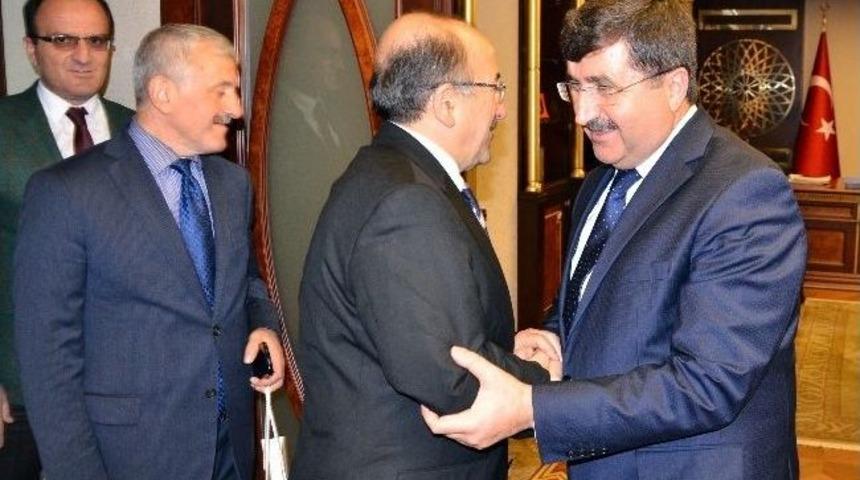 Başkan G&uuml;mr&uuml;k&ccedil;&uuml;oğlu&rsquo;ndan Vali &Ouml;z&rsquo;e Ziyaret