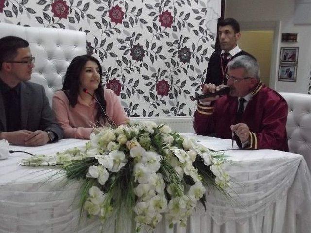 04.04.2014 G&uuml;n&uuml;nde 42 &Ccedil;ift Mutluluk İ&ccedil;in &lsquo;evet&rsquo; Dedi 1