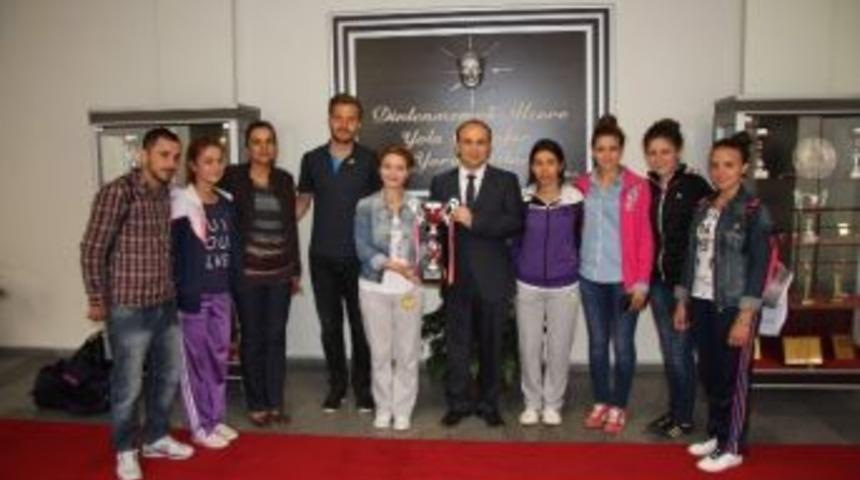 Amasya &Uuml;niversitesi Kız Tenis Takımı 1. Lig'e Y&uuml;kseldi