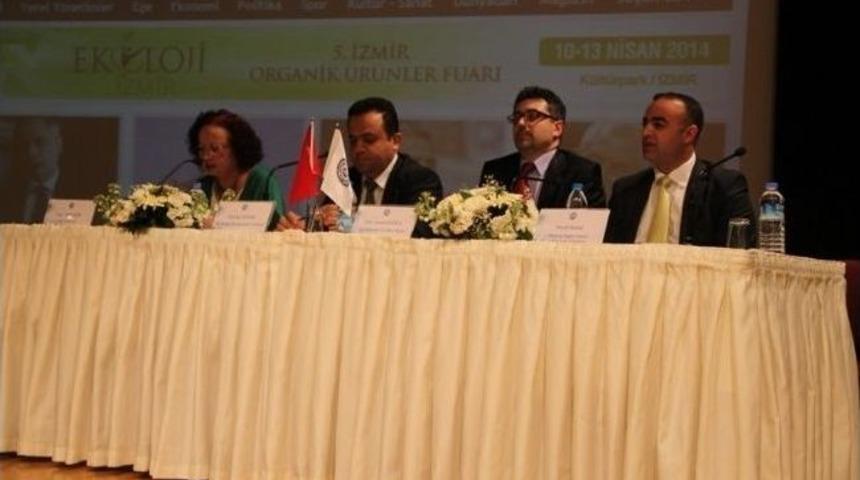 Yeni Medya Ege &Uuml;niversitesi'nde Tartışıldı