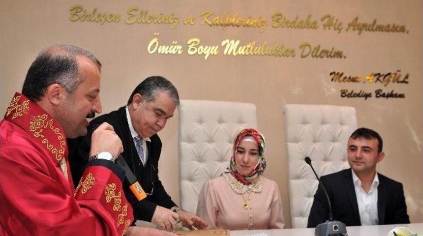 04.04.2014&lsquo;te 44 Nikah