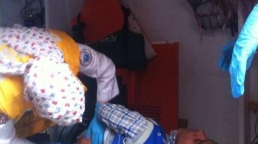 Ekmek Dağıtan Gence Otomobil &Ccedil;arptı