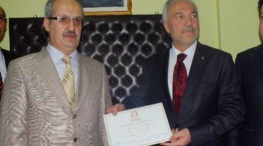 Kamil Sara&ccedil;oğlu, Ekibi Ve İl Genel Meclisi &Uuml;yeleri Mazbatalarını Aldı