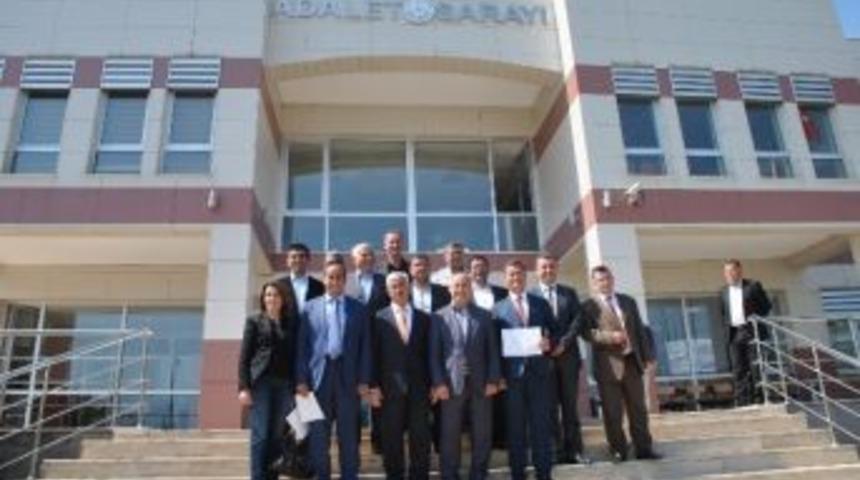 Ak Parti&rsquo;li Başkan Ve Meclis &Uuml;yeleri Mazbatalarını Aldı