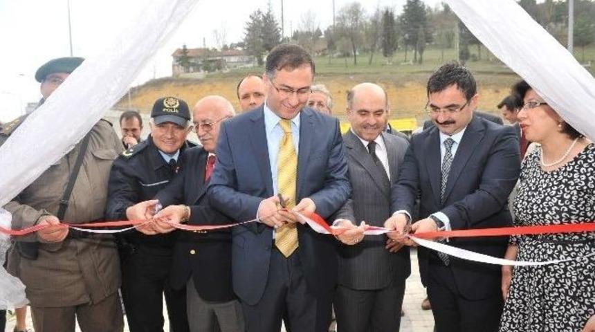 Yeni K&uuml;t&uuml;phane T&ouml;renle Hizmete Girdi