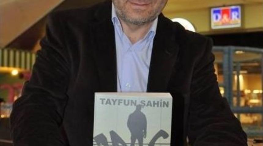 Yazar Mustafa Fırat Ve Tayfun Şahin Kitapseverlerle Buluştu