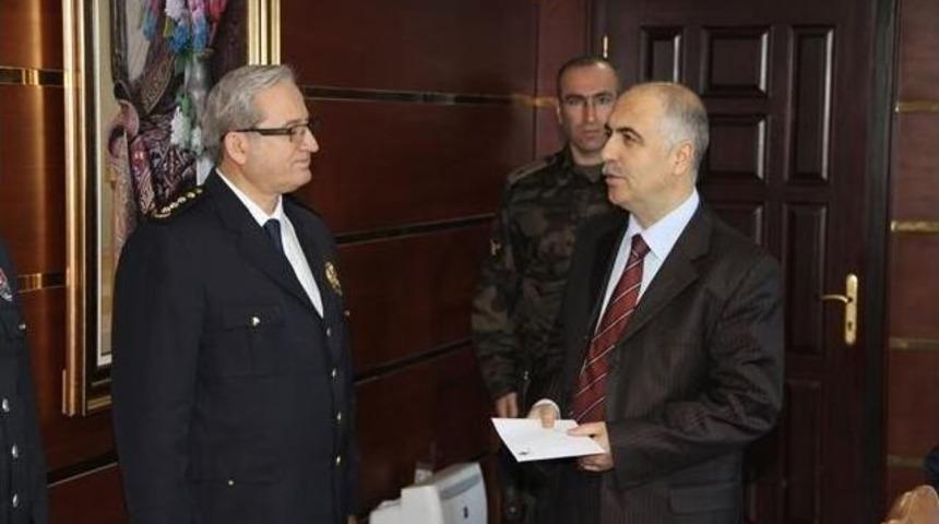 Emniyet M&uuml;d&uuml;r&uuml; &Ouml;zt&uuml;rk&rsquo;ten Vali Karahan&rsquo;a Ziyaret