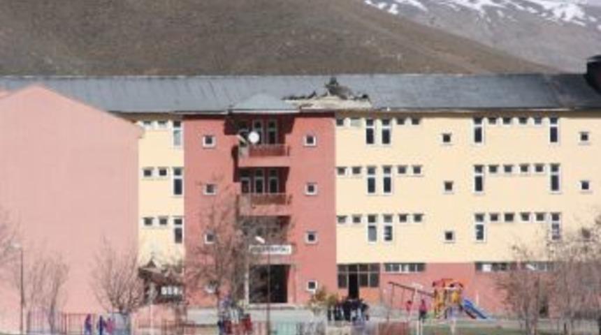 Ak&ccedil;alı Yibo&rsquo;nun &Ccedil;atısı Onarılmayı Bekliyor