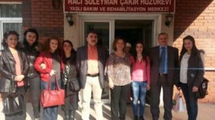 Kuaf&ouml;rler Huzurevi&rsquo;ne Ziyaret Ederek Yaşlıların Sa&ccedil; Kesimini Yaptı