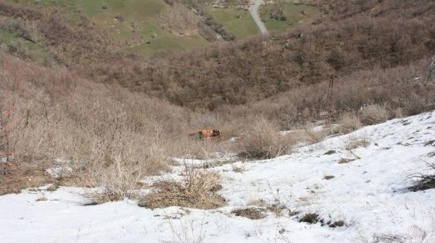 Kaza Yapan Aracın Enkazı &Ccedil;ıkartılamıyor