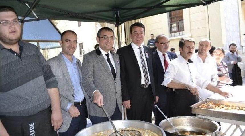 Mhp T&uuml;rkeş İ&ccedil;in Lokma Dağıttı