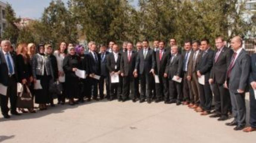 Ke&ccedil;i&ouml;ren Belediye Başkanı Ak Mazbatasını Aldı