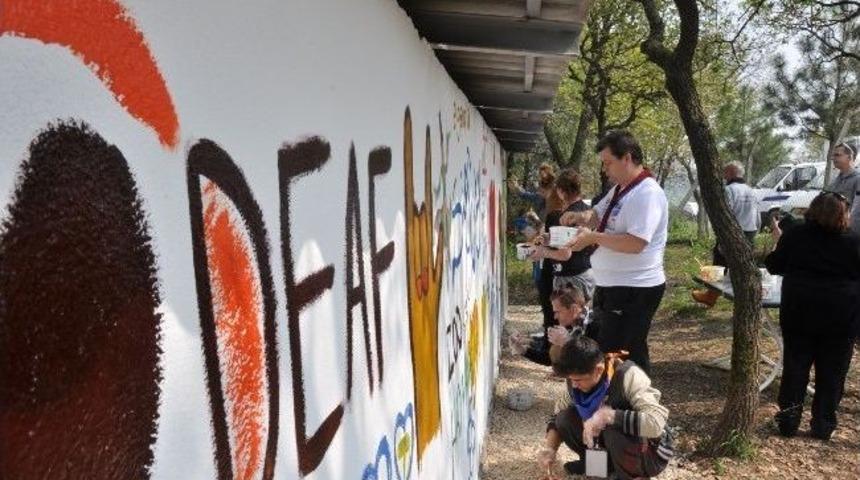Polonya&rsquo;dan Gelen İşitme Engelli Gen&ccedil;ler Barınağa Hayran Kaldı