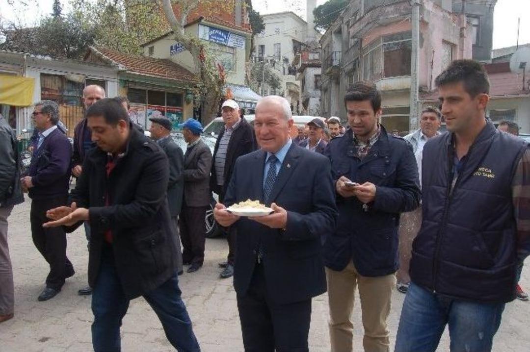 Lapseki Belediyesinden Hayır Pilavı