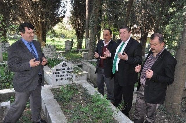 Tekin’den Merhum Belediye Başkanlarının Kabirlerine Ziyaret