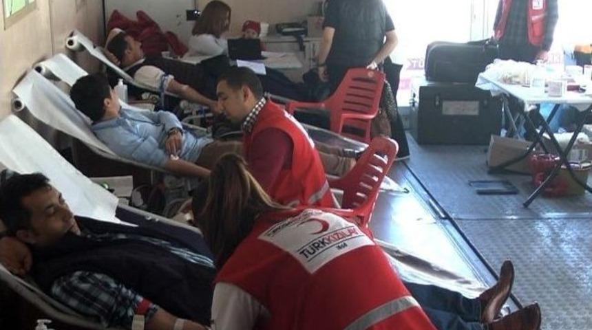 Elazığ&rsquo;da 4 G&uuml;nde 400 &Uuml;nite Kan Toplandı