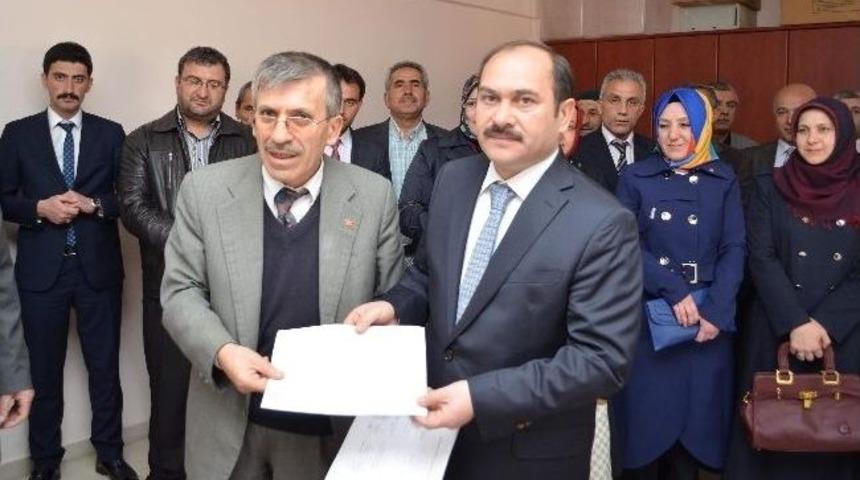 Alaca Belediye Başkanı Eyvaz Mazbatasını Aldı