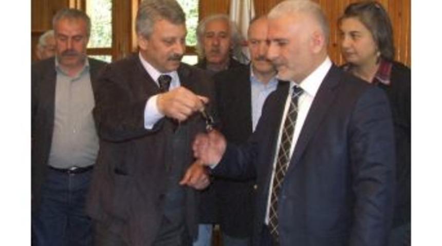 &Ccedil;amlıhemşin Belediyesi&rsquo;nde Devir Teslim T&ouml;reni