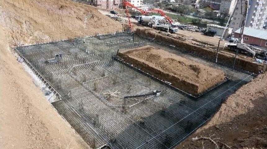 G&uuml;m&uuml;şhane&rsquo;de Yarı Olimpik Y&uuml;zme Havuzunun Temelleri Atıldı