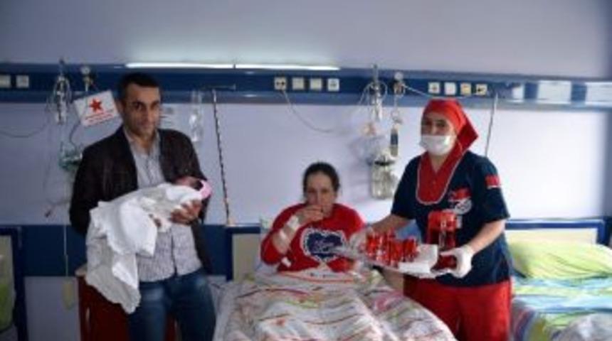 Doğum Yapan Annelere İkram