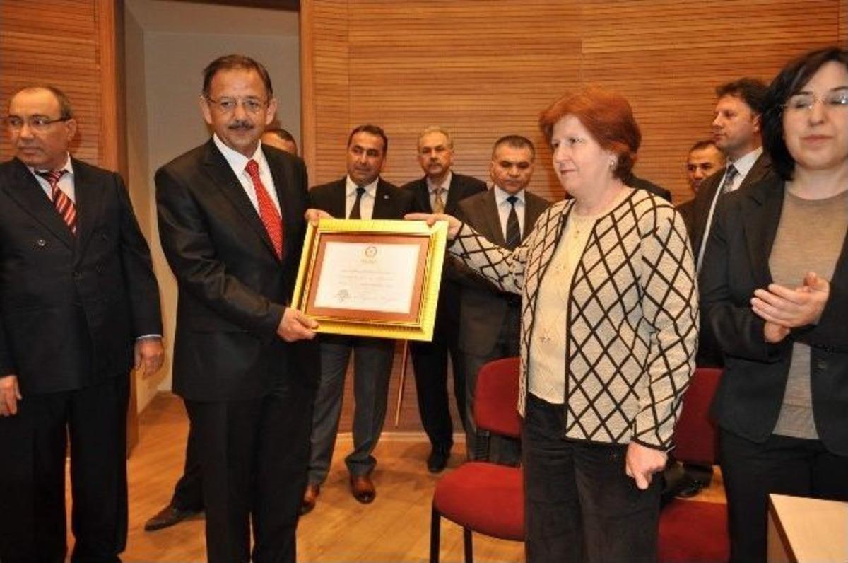 Belediye Başkanları Mazbatalarını Aldı