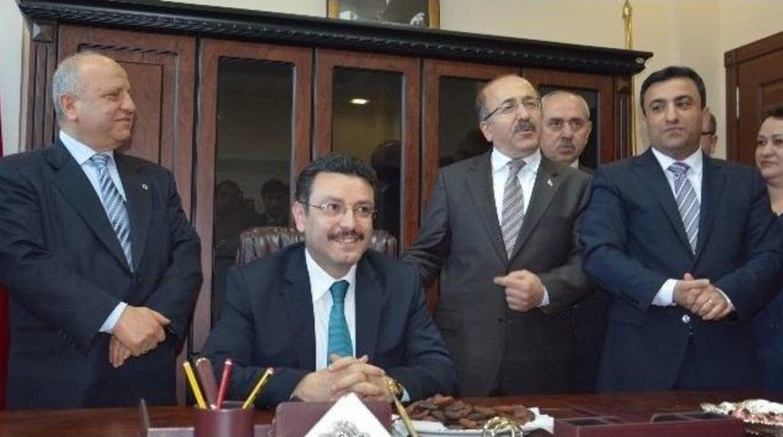 Ortahisar&rsquo;ın İlk Başkanı Koltuğuna Oturdu