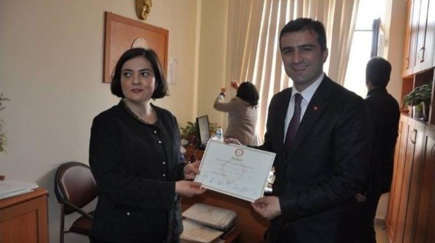 Başkan Yemenici Mazbatasını Aldı