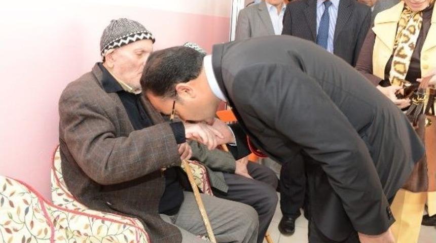 Yeni Başkan Cahan'dan İlk Ziyaret Huzur Evine