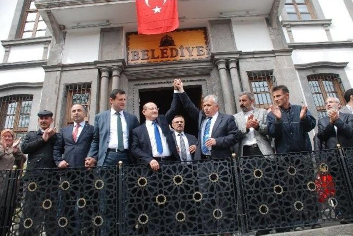 Niksar&rsquo;da Başkan &Ouml;zcan M&uuml;hr&uuml; Devraldı