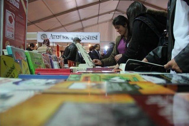 Doğu Anadolu Bölgesinde İlk Olan Erzurum 1. Kitap Fuarı Açıldı