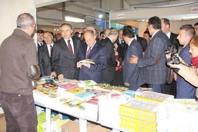 Doğu Anadolu Bölgesinde İlk Olan Erzurum 1. Kitap Fuarı Açıldı