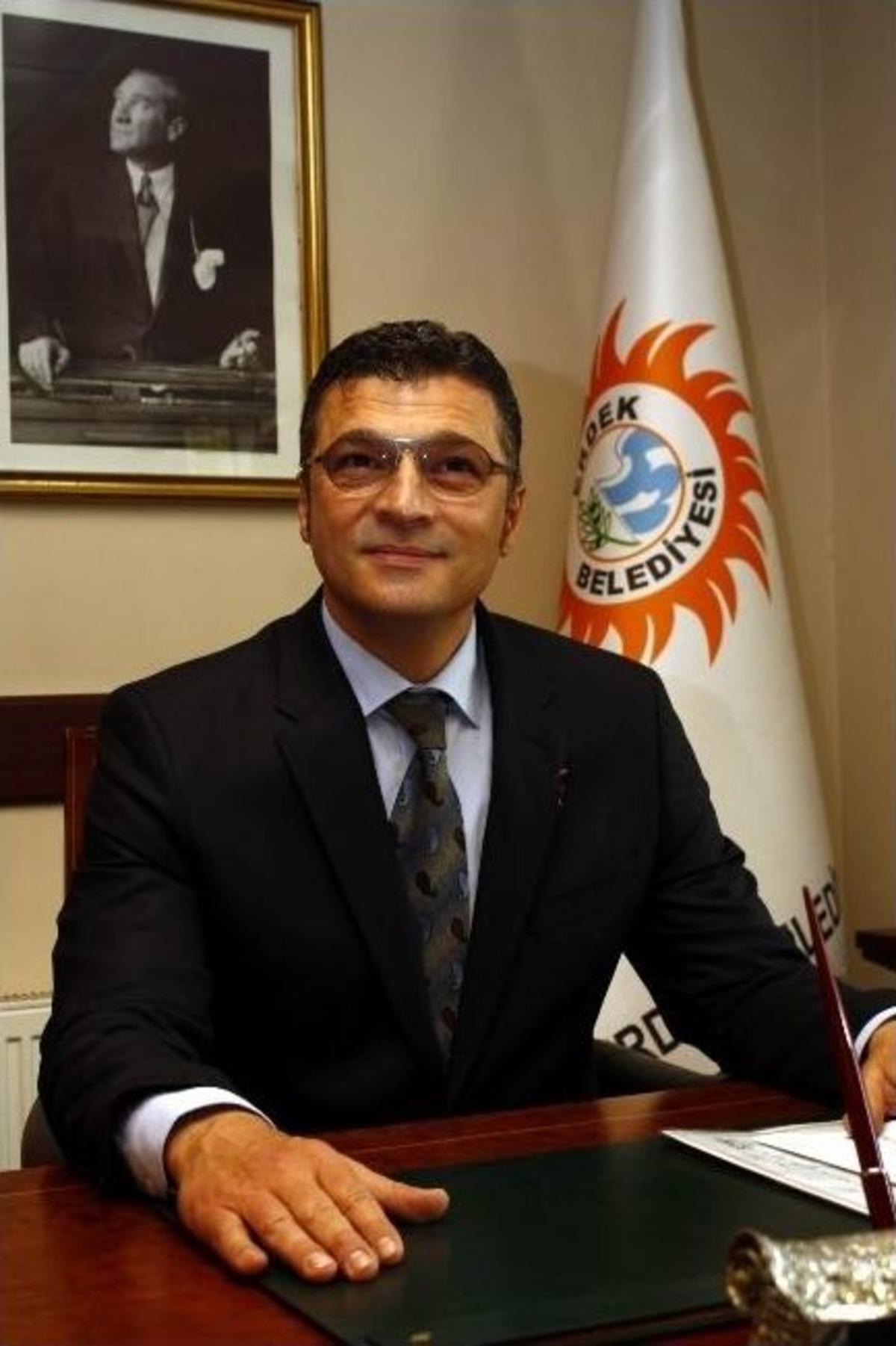 Erdek Belediye Başkanı H&uuml;seyin Sarı Mazbatasını Aldı