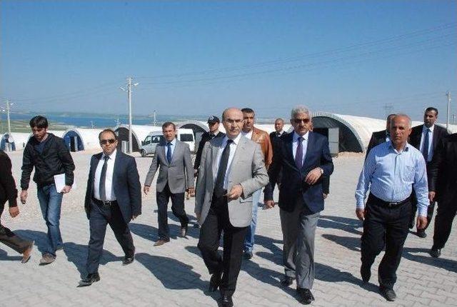 &Ccedil;adır Kentte 12 Derslikli Ek Bir Okul Yapılıyor 1