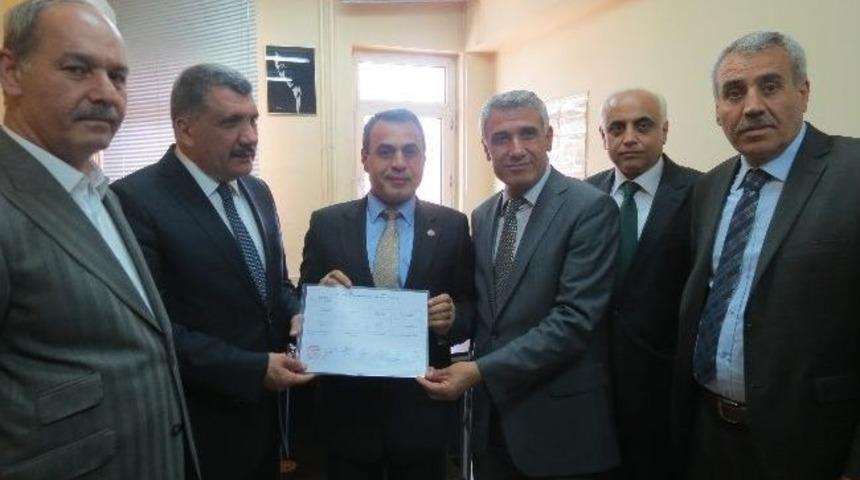 Battalgazi Belediye Başkanı Selahattin G&uuml;rkan Mazbatasını Aldı