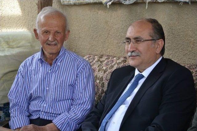 Vali Savaş, Şehit Polis Memuru Hasan Akoral’ın Ailesini Ziyaret Etti