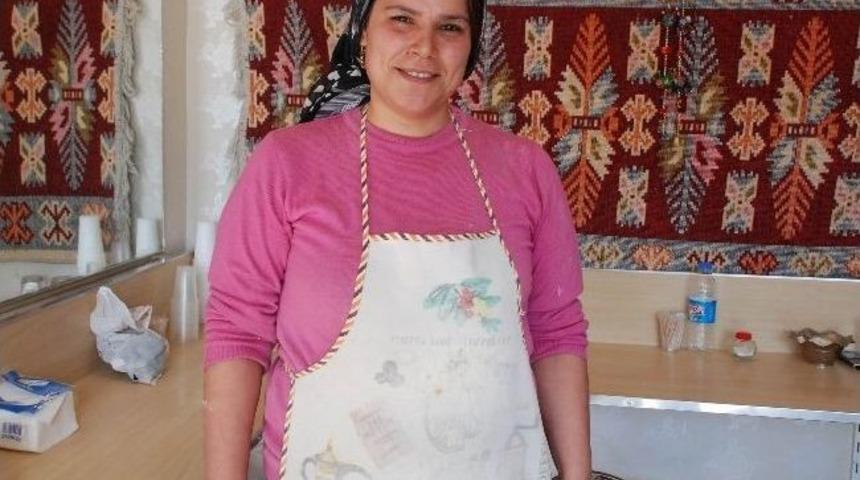 G&ouml;zleme Satarak &Ccedil;ocuklarını Okutuyor