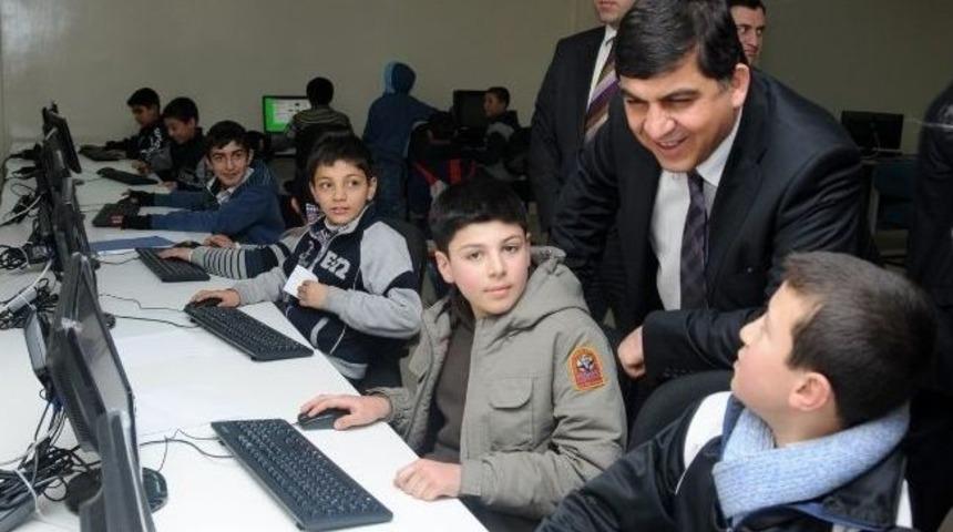 Şehitkamil Belediyesi&rsquo;nden Gen&ccedil;lere Bilgisayar Kursu