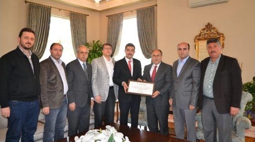M&uuml;siad Manisa Şube Y&ouml;netimi Vali Savaş&rsquo;ı Ziyaret Etti