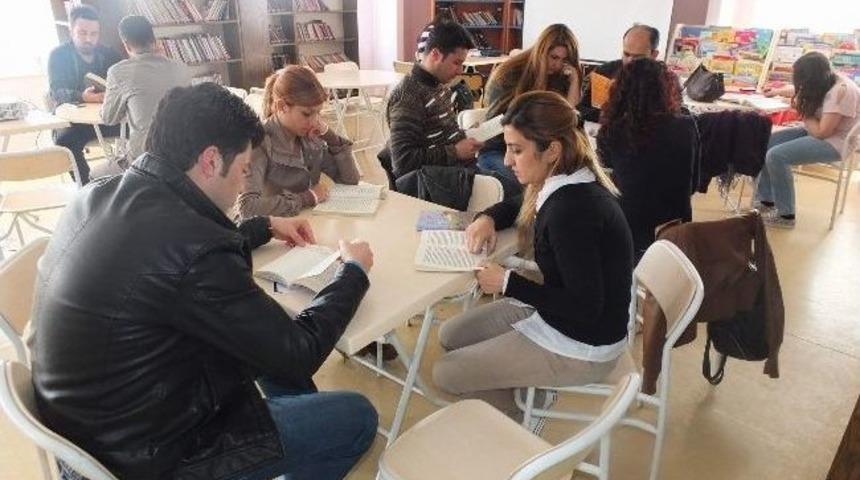 Yozgat Gen&ccedil;lik Merkezi &Uuml;yelerinden K&uuml;t&uuml;phane Ziyareti