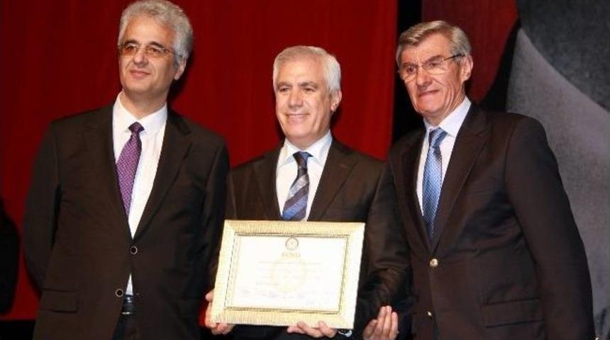 Nil&uuml;fer Belediye Başkanı Mustafa Bozbey Mazbatasını Aldı