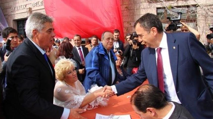 Başkan Gen&ccedil;er&rsquo;in İlk İşi Nikah Kıymak Oldu