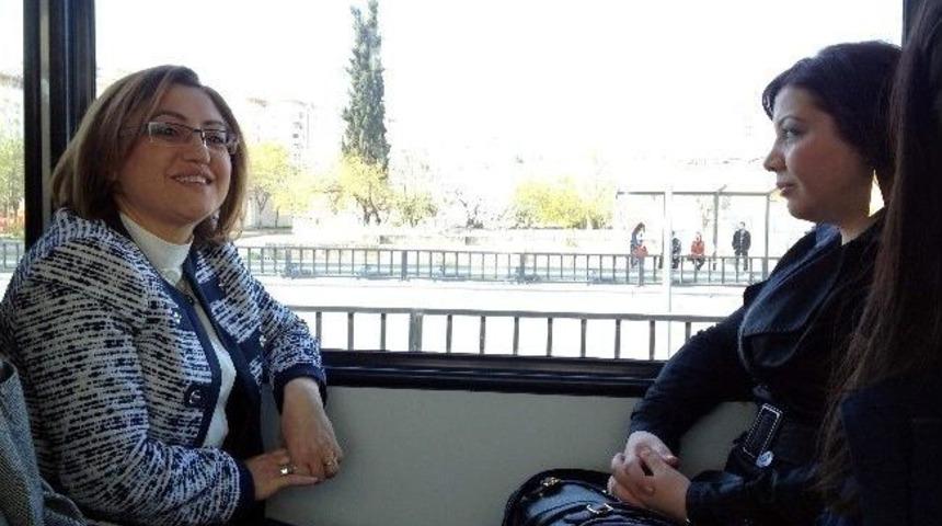 Gaziantep&rsquo;in Belediye Başkanı Şahin, Tramvaya Binerek Herkesi Şaşırttı