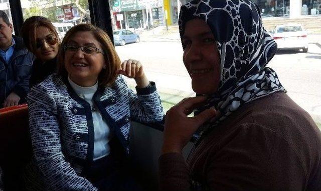 Gaziantep’in Belediye Başkanı Şahin, Tramvaya Binerek Herkesi Şaşırttı