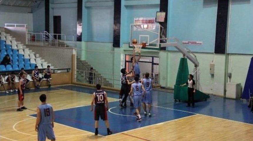 Kul&uuml;pler Gen&ccedil; Erkekler Basketbol Ma&ccedil;ları Devam Ediyor