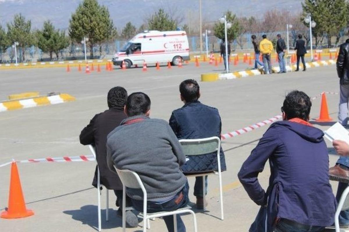 Ambulans Şof&ouml;rlerine S&uuml;r&uuml;ş Teknikleri Eğitimi Verildi