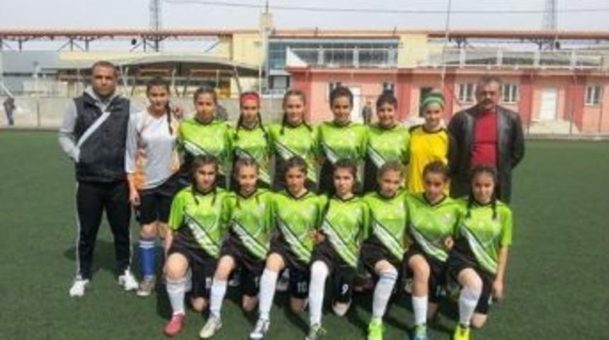 Bayan Futbolculardan B&uuml;y&uuml;k Başarı