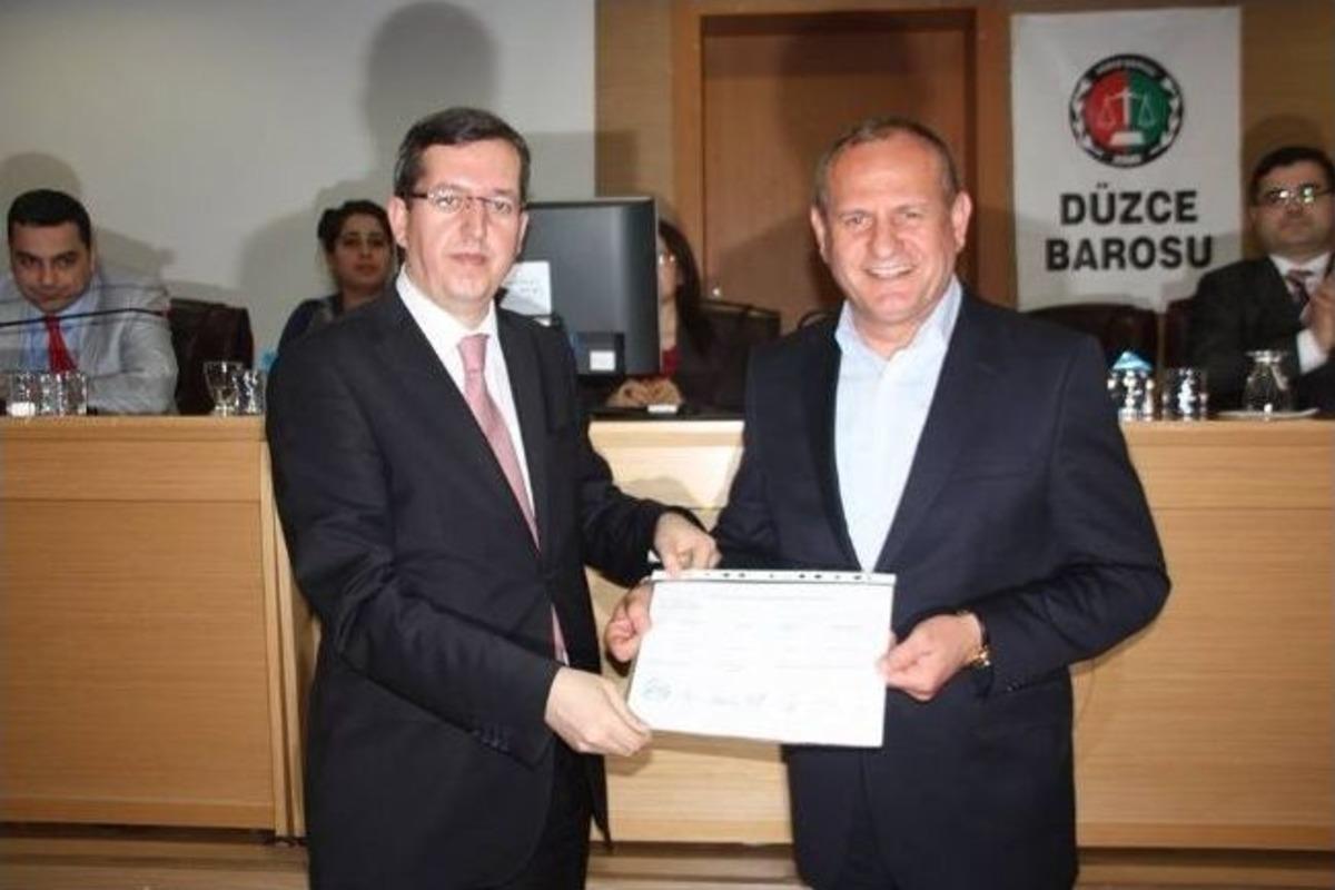 D&uuml;zce Belediye Başkanı Keleş Mazbatasını Aldı