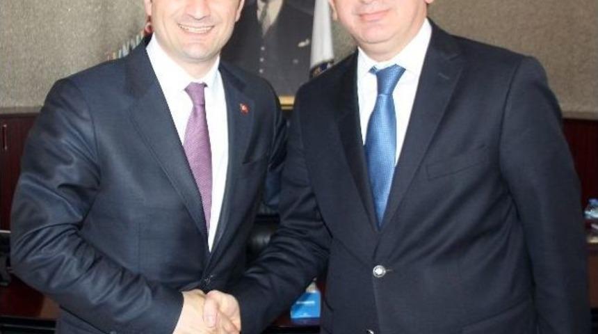 Ak&ccedil;akoca Belediye Başkanı C&uuml;neyt Yemenici G&ouml;revine Başladı