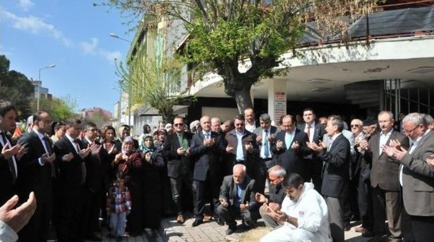 &Ccedil;an Belediye Başkanı Kuzu Mazbatasını Alarak G&ouml;reve Başladı