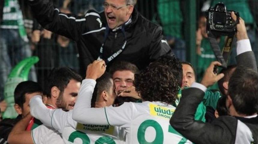 Bursaspor Yeni Teknik Direkt&ouml;r&uuml;yle İlk Galibiyet Peşinde